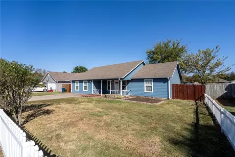 1579 Andrew Ct, Siloam Springs, AR 72761