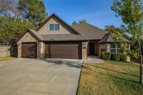115 Grand Ct, Siloam Springs, AR 72761