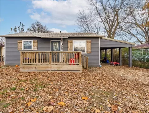 308 N Little Ave, Gentry, AR 72734