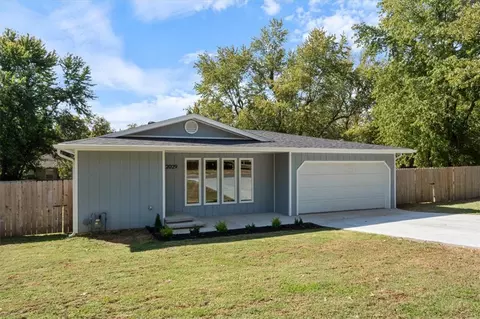 2029 Lawson St, Fayetteville, AR 72703