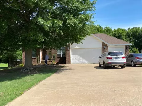660 Whitcliff Dr, Cave Springs, AR 72718