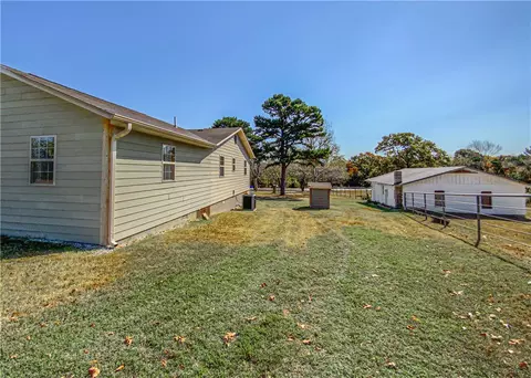 Exterior - 2122 Cedar Rd, Harrison, AR 72601 photo 5 of 13
