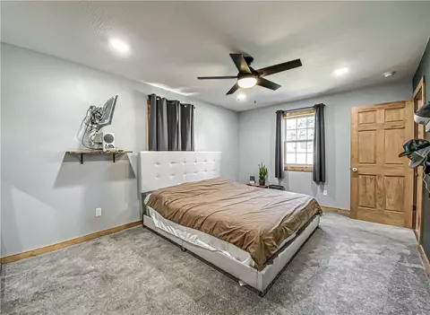Bedroom - 2122 Cedar Rd, Harrison, AR 72601 photo 3 of 3