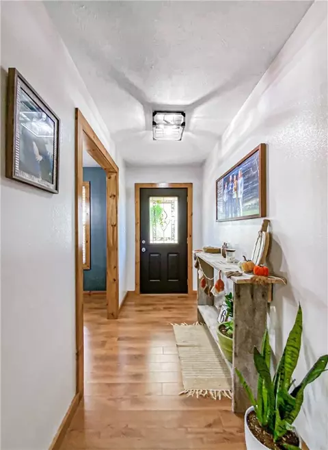 Entry Way - 2122 Cedar Rd, Harrison, AR 72601 photo 1 of 2
