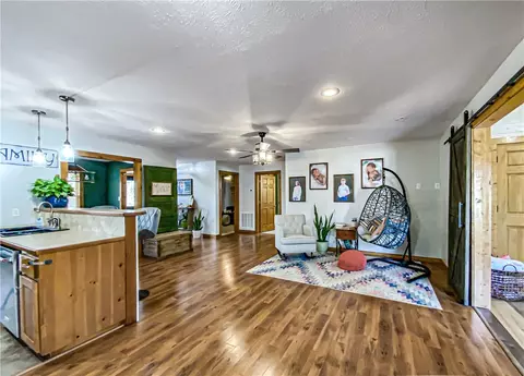 Entry Way - 2122 Cedar Rd, Harrison, AR 72601 photo 2 of 2