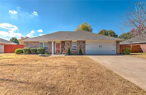 726 Topaz St, Lowell, AR 72745
