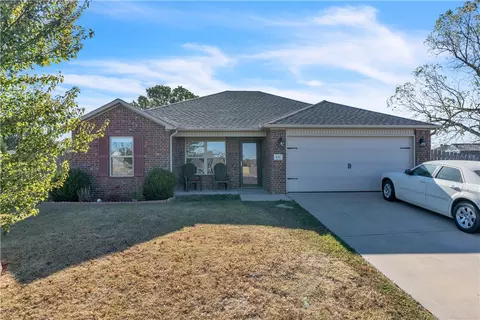 830 Meadowridge Ct, Centerton, AR 72719