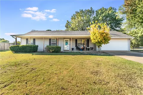 1526 Lancelot St, Lowell, AR 72745