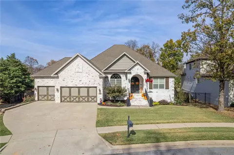 3370 E Chatsworth Rd, Fayetteville, AR 72703