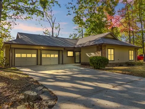 1 Sandwick Dr, Bella Vista, AR 72715