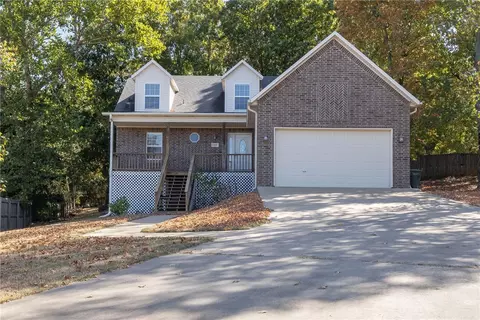 1260 Crossover Rd, Fayetteville, AR 72701