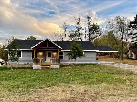 104 Dotson St, Huntsville, AR 72740
