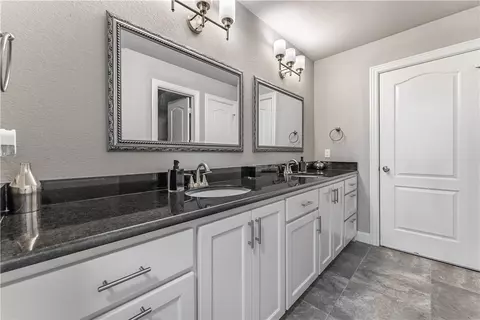 Bath - 7115 Devonshire Ave, Springdale, AR 72762 photo 1 of 2