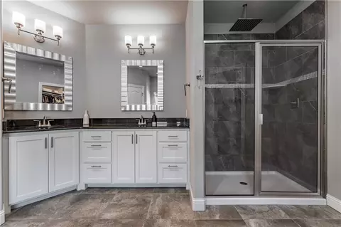 Bath - 7115 Devonshire Ave, Springdale, AR 72762 photo 2 of 2