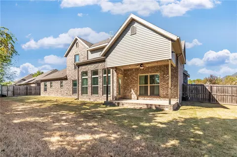 Exterior - 7115 Devonshire Ave, Springdale, AR 72762 photo 2 of 3
