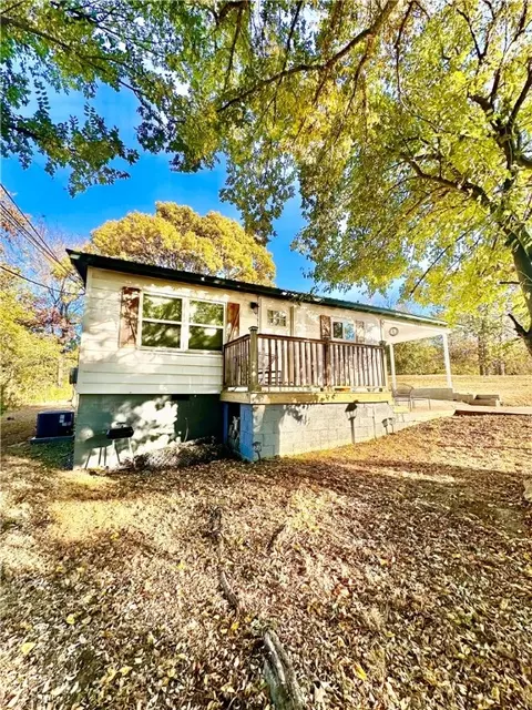 909 S Ash St, Harrison, AR 72601