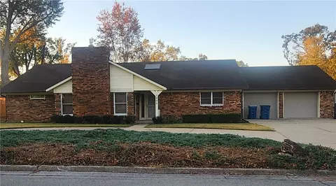 1203 NW 11th St, Bentonville, AR 72712