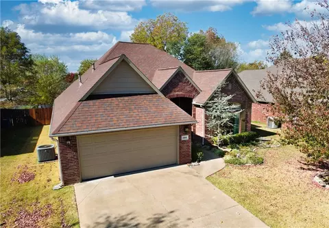 3804 SW Staverton Dr, Bentonville, AR 72712