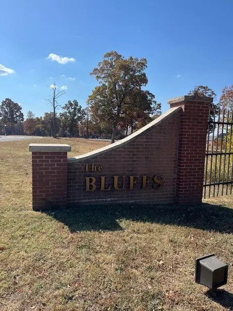 11 W Bluff Ln, Holiday Island, AR 72631