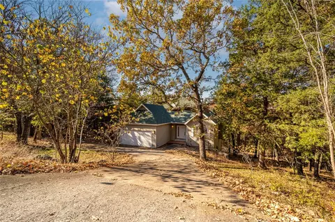 17 E Thomas Cir, Holiday Island, AR 72631