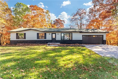 70 Summit Dr, Holiday Island, AR 72631