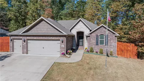 34 Reighton Dr, Bella Vista, AR 72714