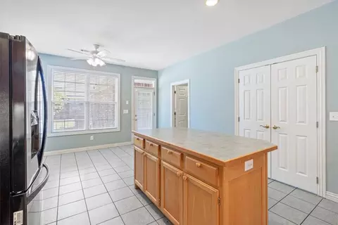 Kitchen - 471 Doris Dr, Springdale, AR 72762 photo 4 of 4