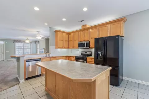 Kitchen - 471 Doris Dr, Springdale, AR 72762 photo 2 of 4