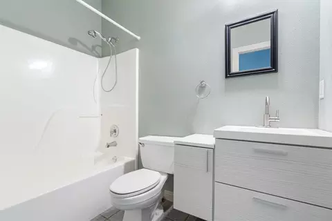 Bath - 471 Doris Dr, Springdale, AR 72762 photo 3 of 3