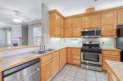 Kitchen - 471 Doris Dr, Springdale, AR 72762 photo 3 of 4