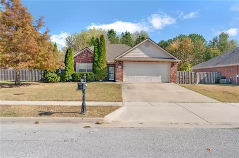 1442 N Corsica Dr, Fayetteville, AR 72704