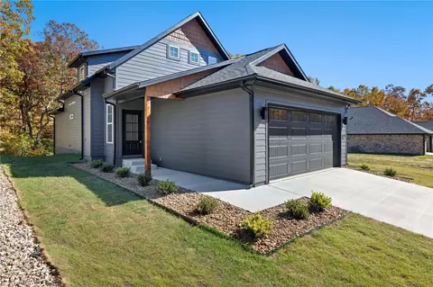 13 Kirkcudbright Ln, Bella Vista, AR 72715
