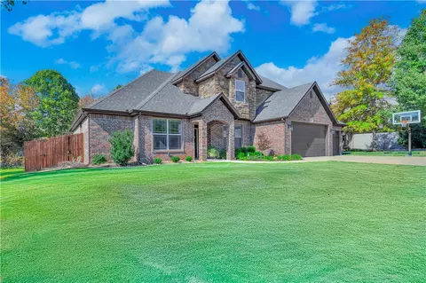 2265 N Hosta Dr, Fayetteville, AR 72704