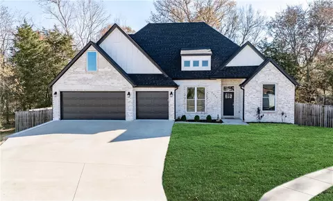4394 E Troon Dr, Fayetteville, AR 72701