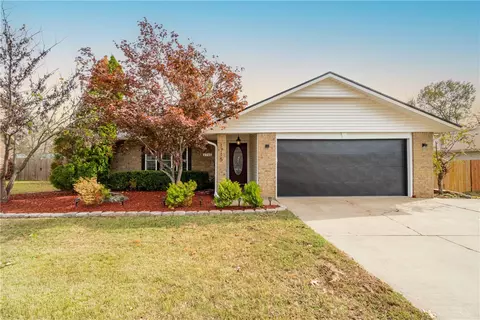 1715 S 15th St, Rogers, AR 72758
