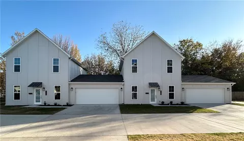 324 N West End St, Springdale, AR 72764