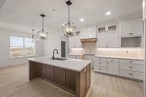 Kitchen - 7865 Range Ave, Springdale, AR 72762 photo 2 of 2