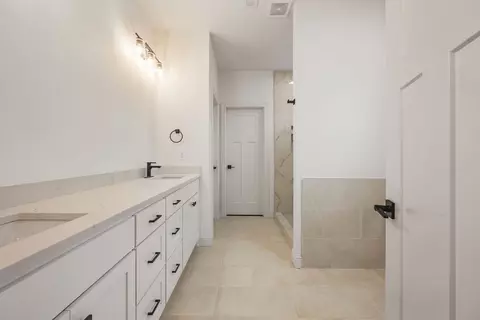 Entry Way - 7865 Range Ave, Springdale, AR 72762 photo 3 of 3