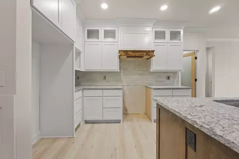 Kitchen - 7791 Range Ave, Springdale, AR 72762 photo 1 of 1