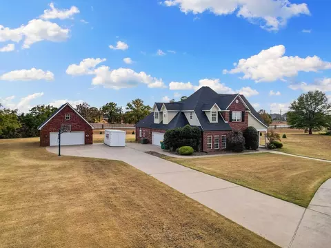 11125 W Stonebriar Dr, Bentonville, AR 72712