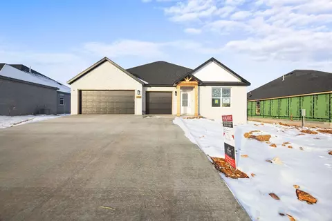 4766 Hawk St, Springdale, AR 72762