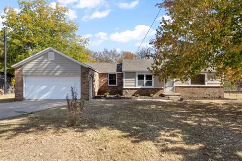 1214 Lake Sequoyah Dr, Fayetteville, AR 72701