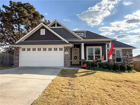 1631 Colonel Bartow Dr, Prairie Grove, AR 72753