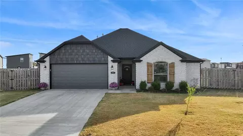 621 Holly St, Centerton, AR 72719