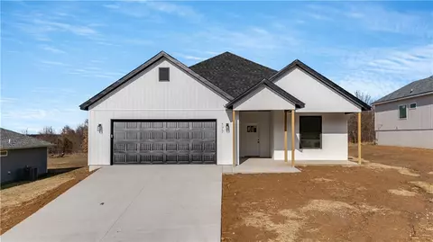 177 Mae St, Huntsville, AR 72740