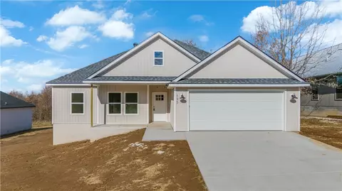 195 Mae St, Huntsville, AR 72740