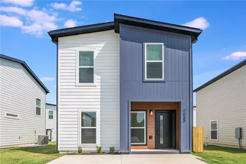 1060 Indiana Ave, Bentonville, AR 72713