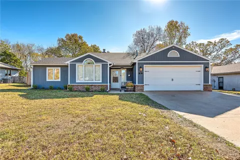 4 Tavistock Dr, Bella Vista, AR 72714