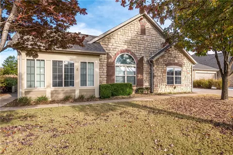 2405 SW Coues Cv, Bentonville, AR 72712