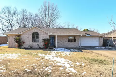 1004 Lyndale St, Siloam Springs, AR 72761